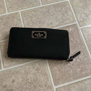 Kate Spade wallet, rarely used, great condition